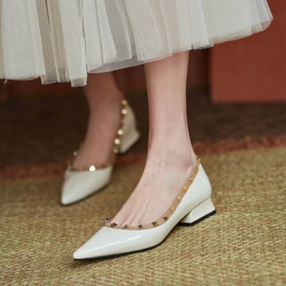 NIB UP2STEP White Patent Leather Pointed Toe Low Heel Studded Pumps 10 - Picture 1 of 8